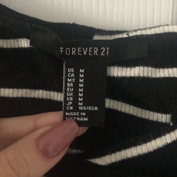 Forever21 wrap sleeve top M - Picture 3 of 3